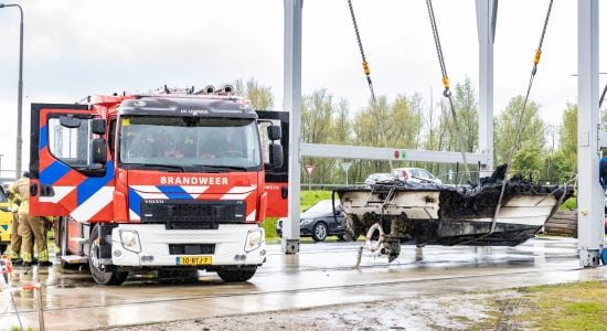 Boot verwoest door brand in Lemmer