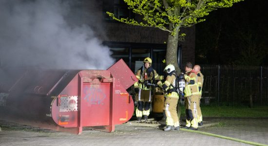 Mogelijke dakbrand blijkt brandende bouwcontainer in Leeuwarden