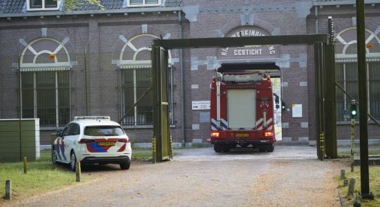 Friese brandweer ingezet bij celbrand in Veenhuizen; gevangene zwaargewond