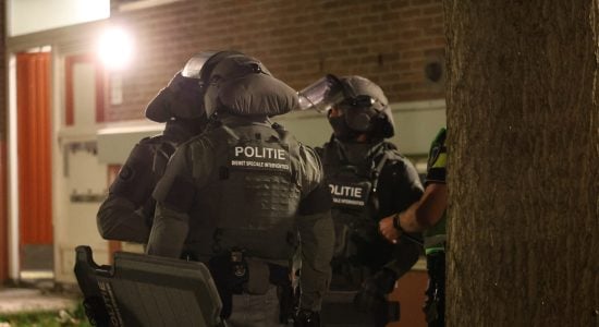 Arrestatieteam doet inval in woning vanwege mogelijk vuurwapen in Leeuwarden