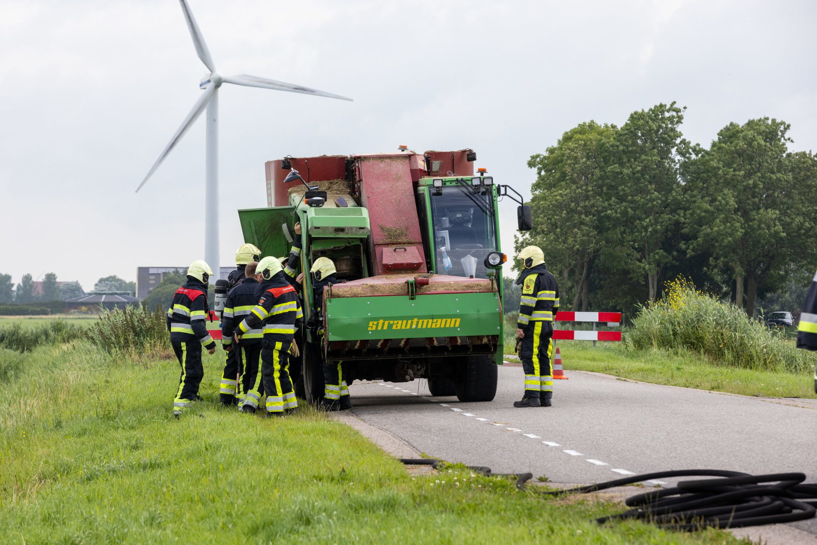 Brand in een veevoermachine in Arum