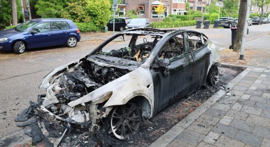 Autopyromaan actief in Leeuwarden? Politie gaat extra surveilleren