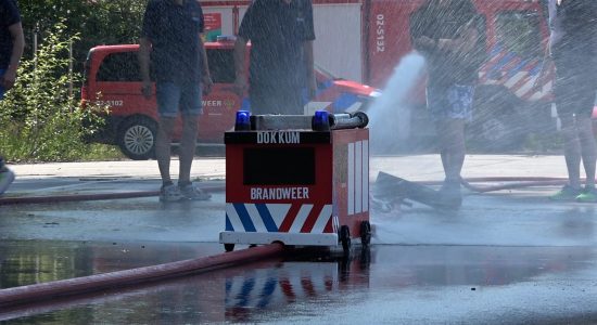 Feuerwehr Fulda verslaat Nederlandse brandweer tijdens rally Dokkum