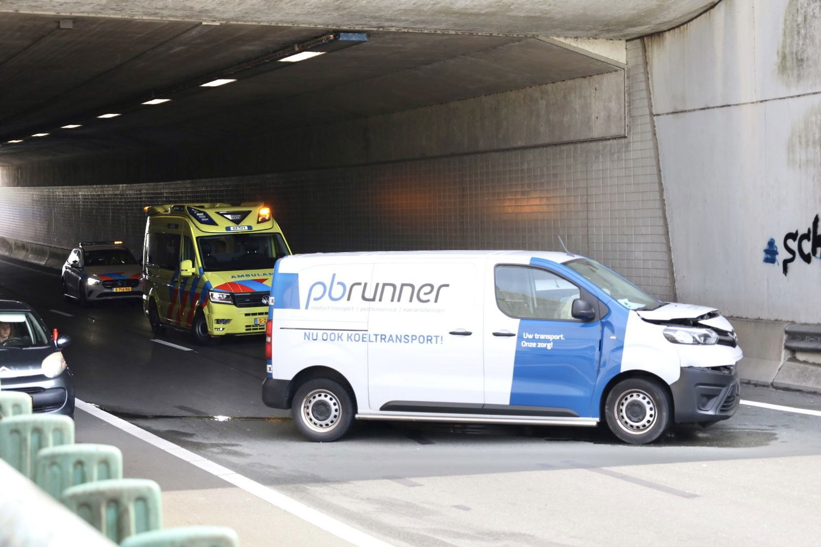Lange file door ongeval in aquaduct A32 Grou