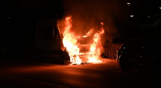 Bedrijfsbus uitgebrand in Leeuwarden