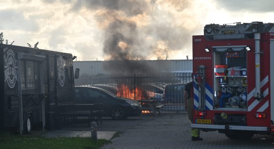 Auto in brand op industrieterrein Leeuwarden