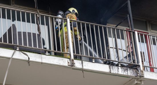 Uitslaande Brand op balkon op De Tjaarda in Drachten