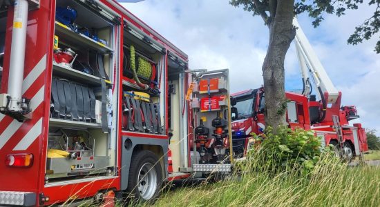 Dakbrand bij woning Oudebildtdijk Sint Jacobiparochie