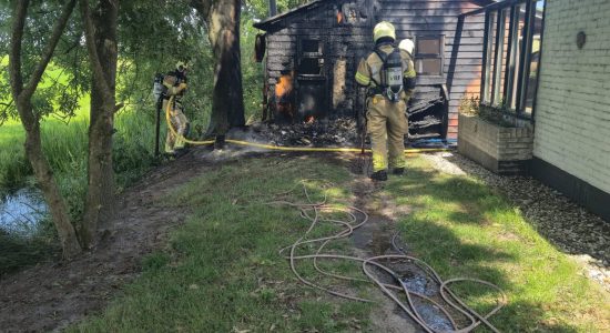 Brand in chalet nabij woning in Terband