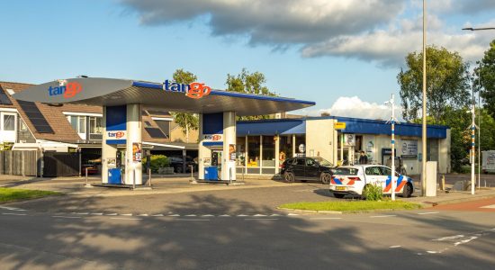 Tankstation in Heerenveen overvallen, dader vlucht met buit