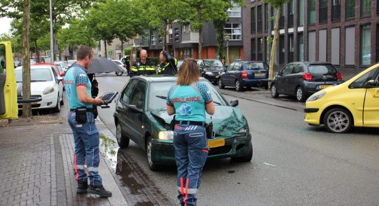 Flinke schade na botsing tussen twee auto’s in Leeuwarden