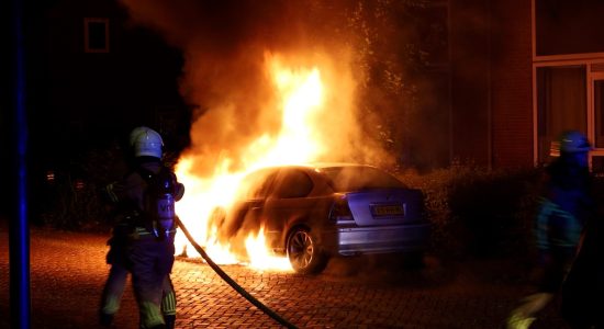 Weer een auto verwoest door brand in Leeuwarden
