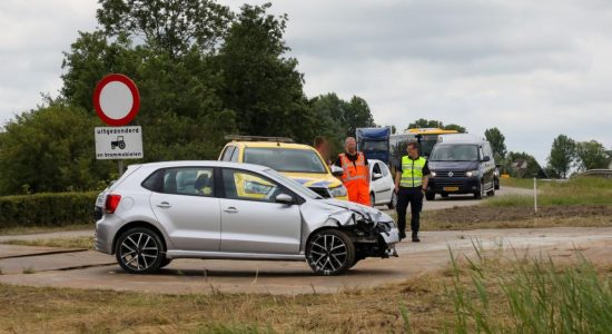 Weg bij Hijum afgesloten voor politieonderzoek na dodelijk ongeval