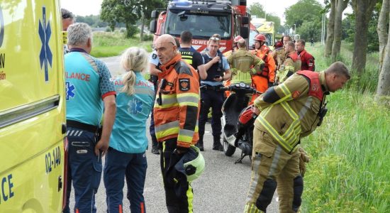 Zoekactie in water na aantreffen scooter in Dronryp