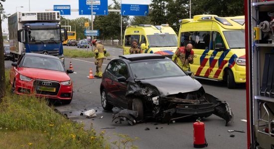 Auto botst op stilstaande auto Leeuwarden