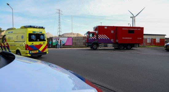 UPDATE 21:00: Ontruiming in Franeker; Schip met kraan vaart tegen hoogspanningslijn; grote stroomstoring in Leeuwarden
