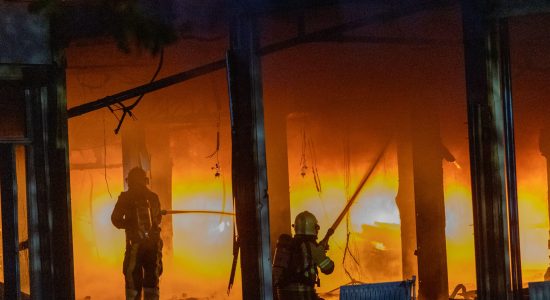 Forse brand in voormalige school De Friesepoort in Drachten