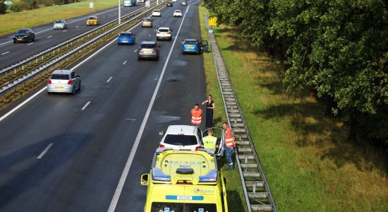 Gewonden en flinke file na kop-staartbotsing op de A7 bij Drachten