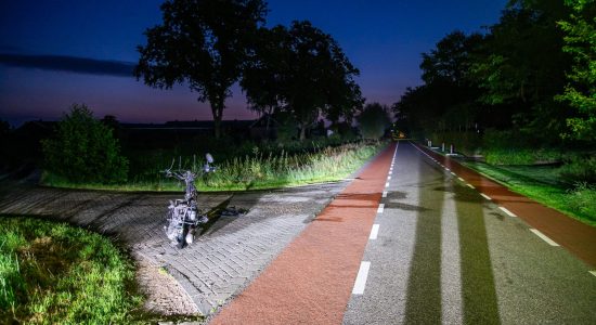 Scooter volledig uitgebrand in Jubbega