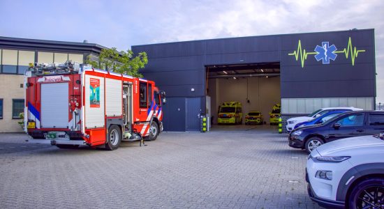 Koolmonoxide in ambulancepost door lekkende accu bij bedrijf in Sneek