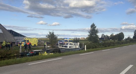 Ernstig gewonde bij botsing tussen waterscooters in Driezum