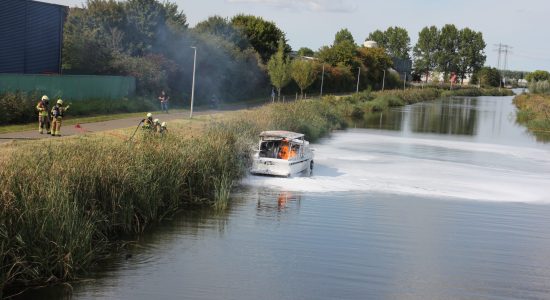 Boot in brand door gasfles in Leeuwarden