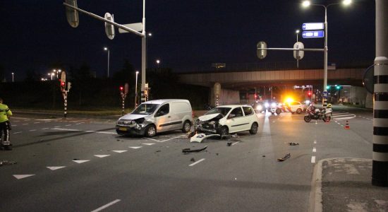 Forse schade bij botsing op kruising Marshallweg Leeuwarden