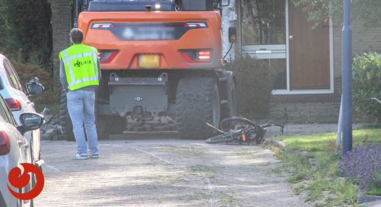 Minderjarig meisje ernstig gewond na aanrijding met mobiele kraan