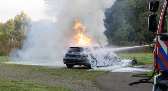 Auto uitgebrand op parkeerplaats in recreatiegebied Leeuwarden