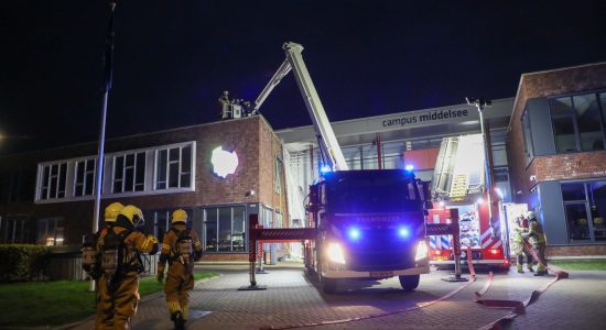 Brand op dak van school in Sint Annaparochie