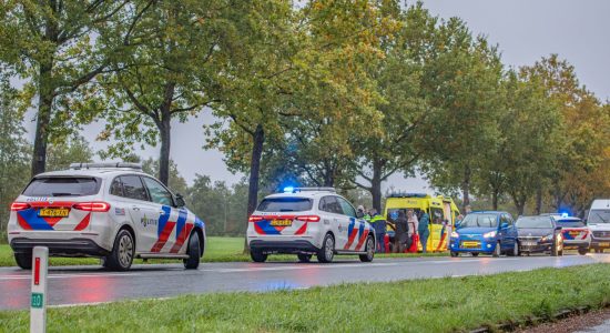 Drie voertuigen in botsing op Rijksstraatweg bij Noardburgum
