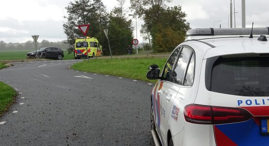 Fietsster gewond na aanrijding op rotonde in Dokkum