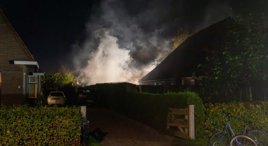 Politie doet onderzoek na brand in bestelbus Luinjeberd