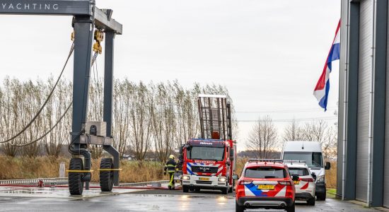 Plezierjacht loopt veel schade op bij brand in Jirnsum