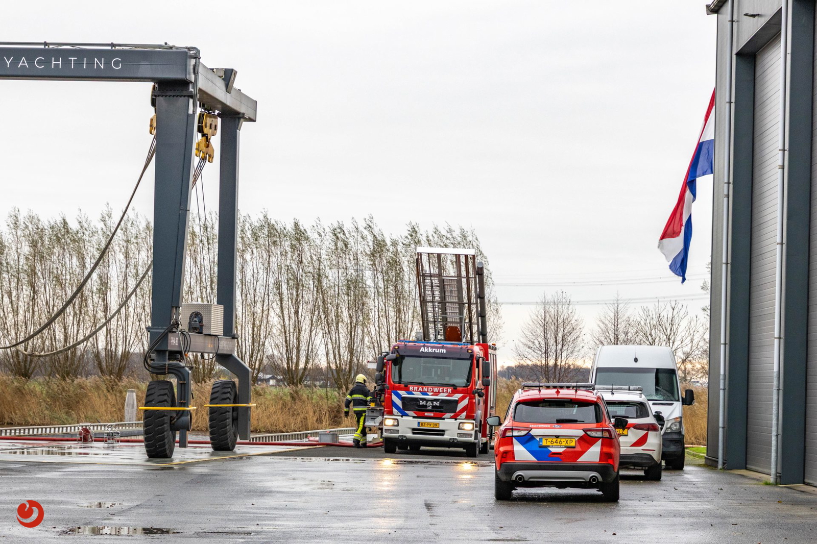 Plezierjacht loopt veel schade op bij brand in Jirnsum