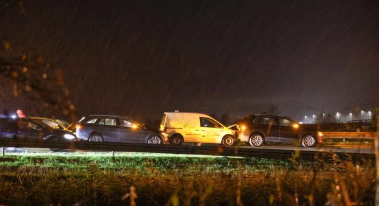 Lange file door ongeval n31 Leeuwarden