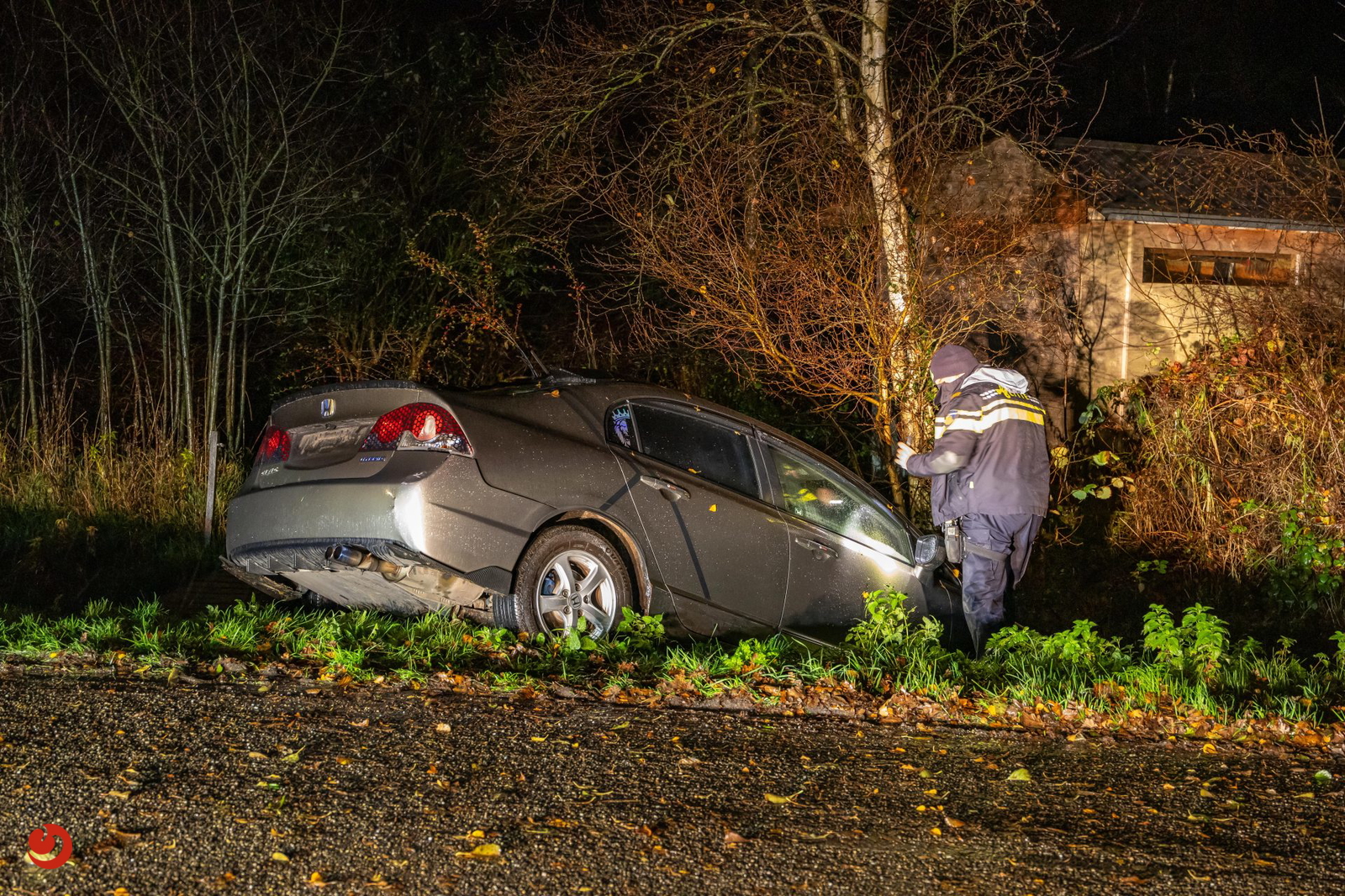 Bestuurder vlucht na eenzijdig ongeval in Tijnje