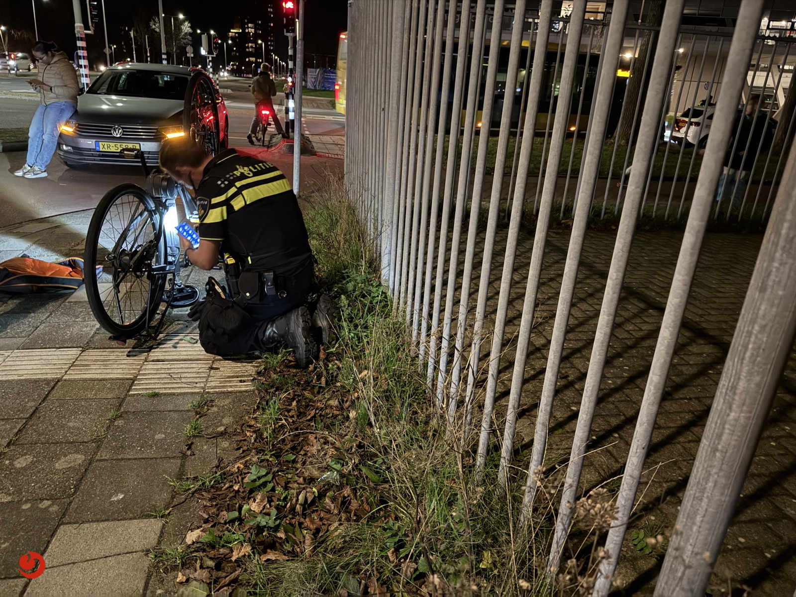 Dronken fietser op gestolen fiets in botsing met auto in Leeuwarden