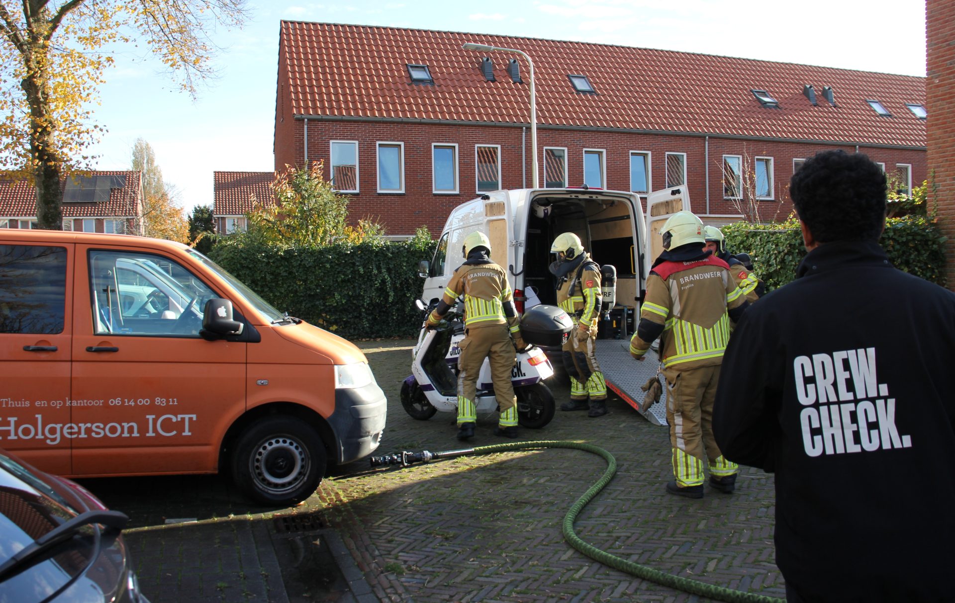 Deelscooter in brand in bestelbus Leeuwarden