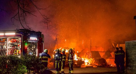 Grote brand in schuur Sint Nicolaasga