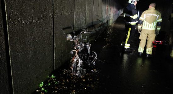 Scooter verwoest door brand in Drachten