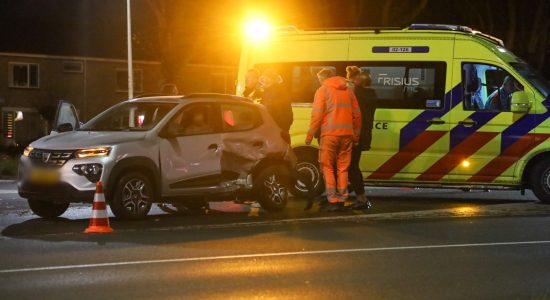 Gewonde en veel schade na aanrijding in Drachten