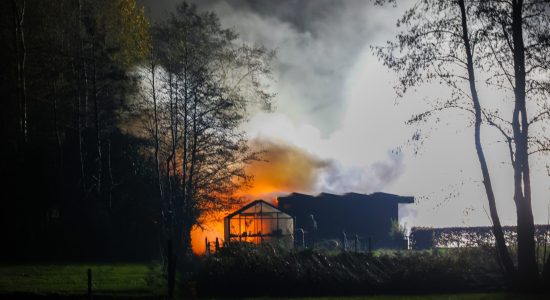 Uitslaande Schuurbrand aan de Drachtster Heawei in De Wilgen