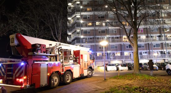 Slaapkamerbrand op vijfde etage van galerijflat in Leeuwarden