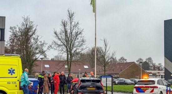 Fietster gewond na botsing met auto op fietspad in Drachten