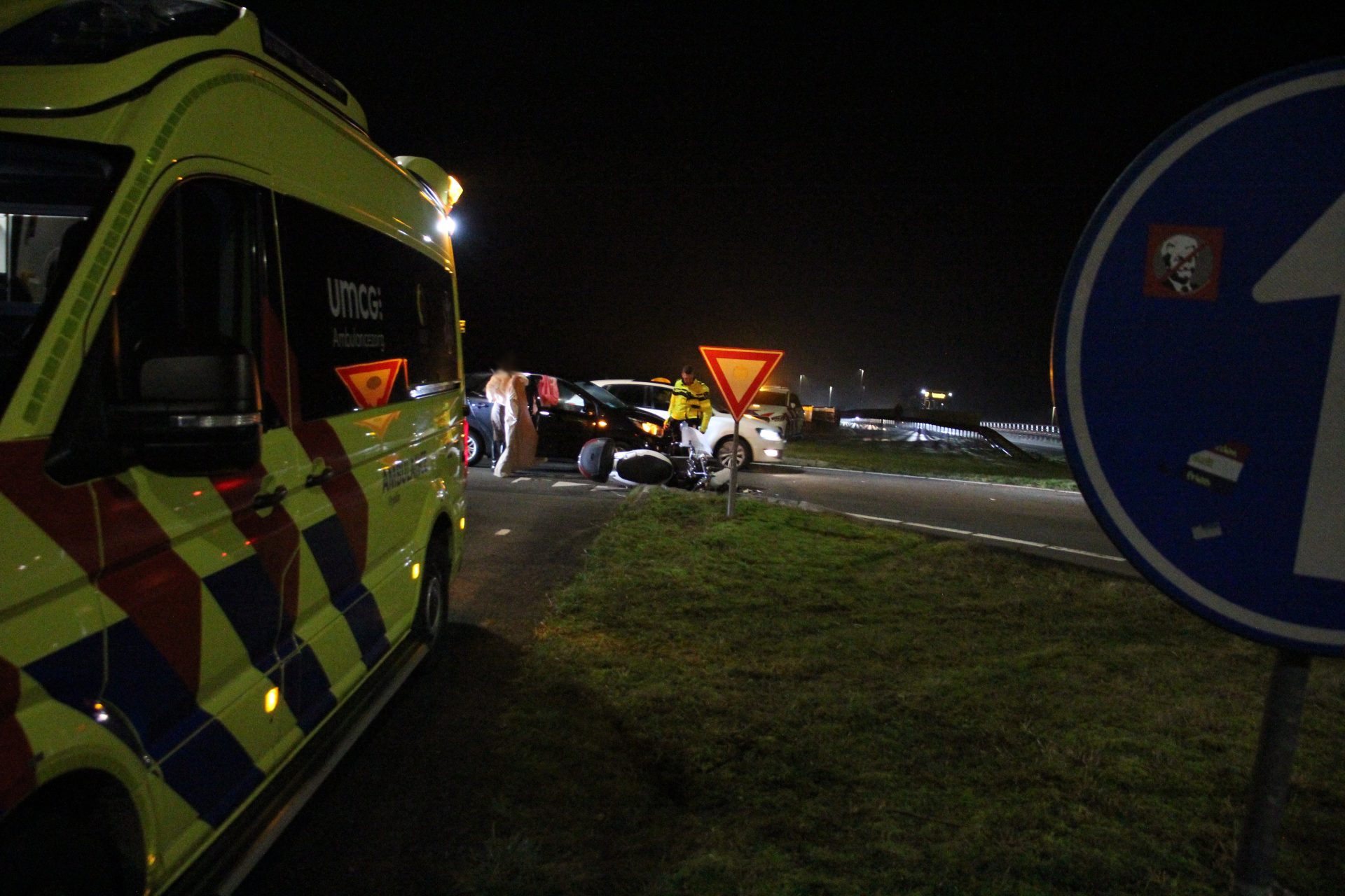 Scooter botst op auto bovenaan afrit N31 Leeuwarden