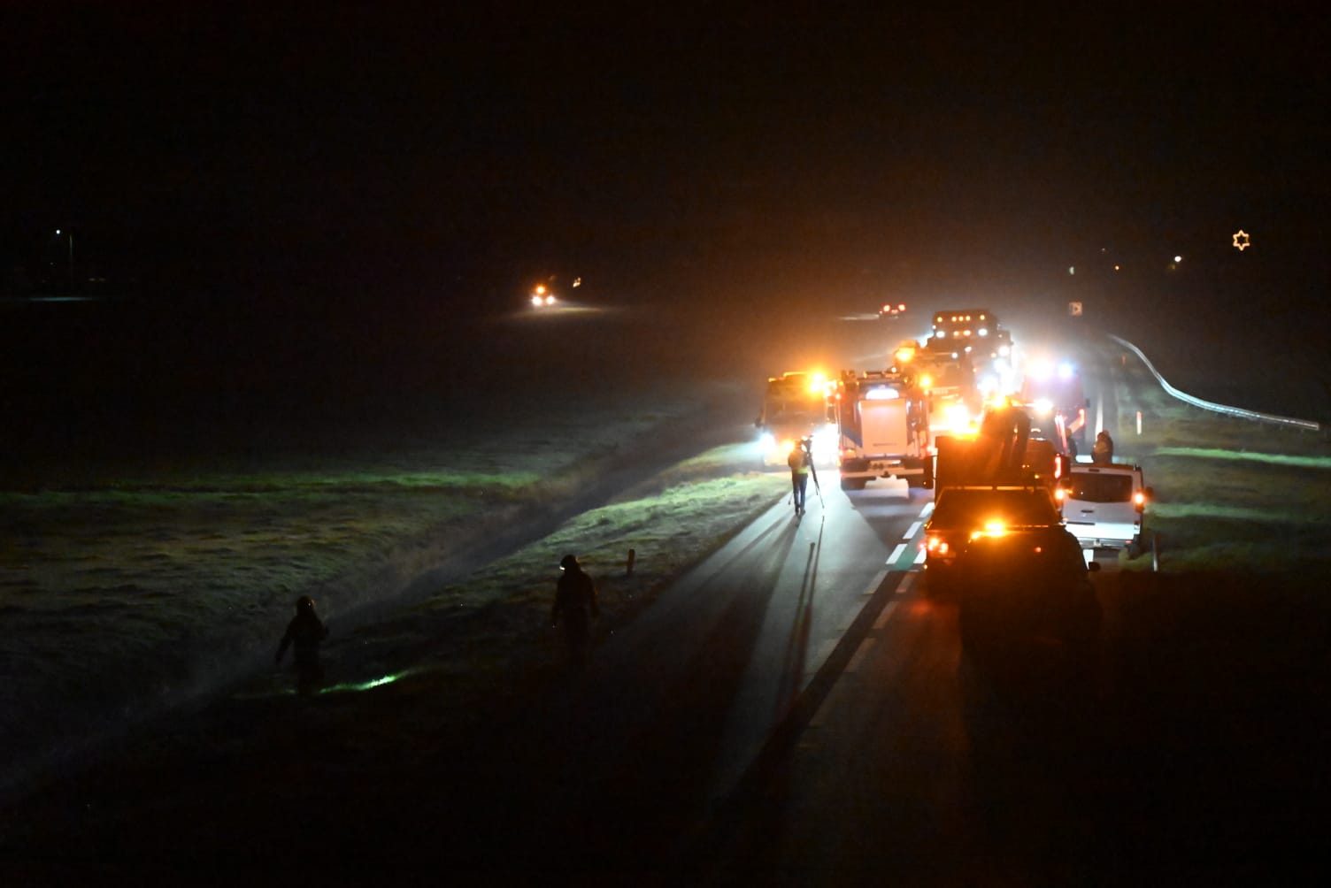 Zoekactie naar mogelijk te water geraakte auto langs Westergoawei bij Burgwerd