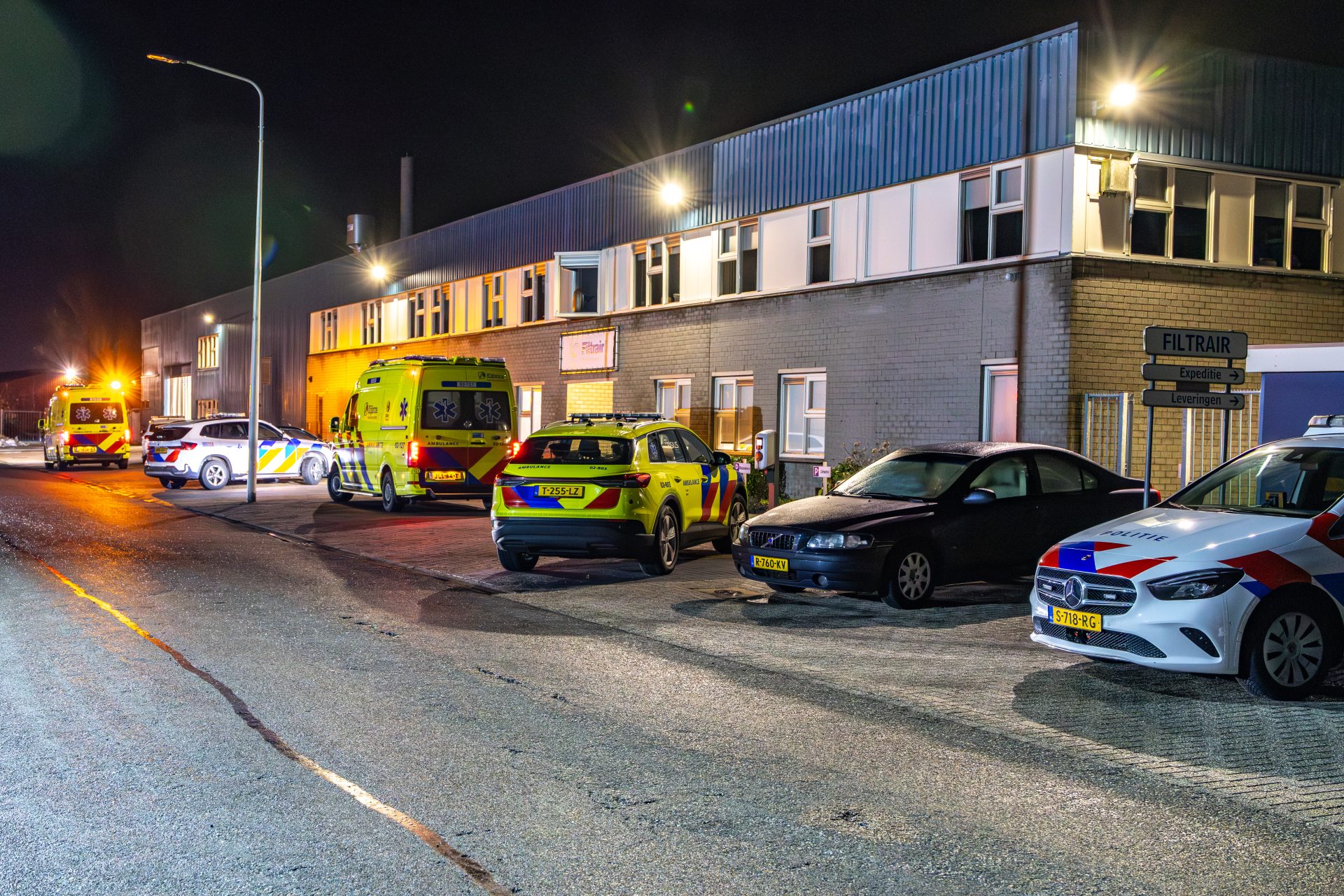 Man raakt ernstig gewond na beknelling in machine