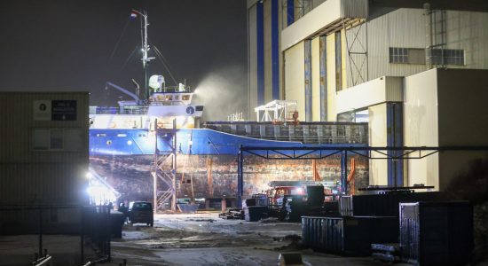 Zeer grote brand in ruim van schip Harlingen