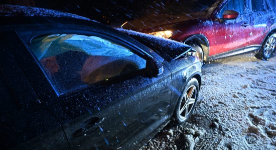 Frontale botsing in wegversmalling Dongjum